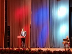 Евгений Куйвашев на торжественном собрании поздравил уральских медиков с профессиональным праздником